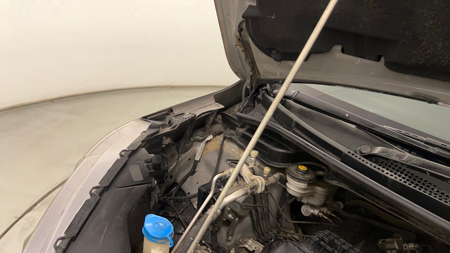 Used 2017 Honda WR-V VX MT Petrol Petrol Manual engine ENGINE RIGHT SIDE HINGE & APRON VIEW