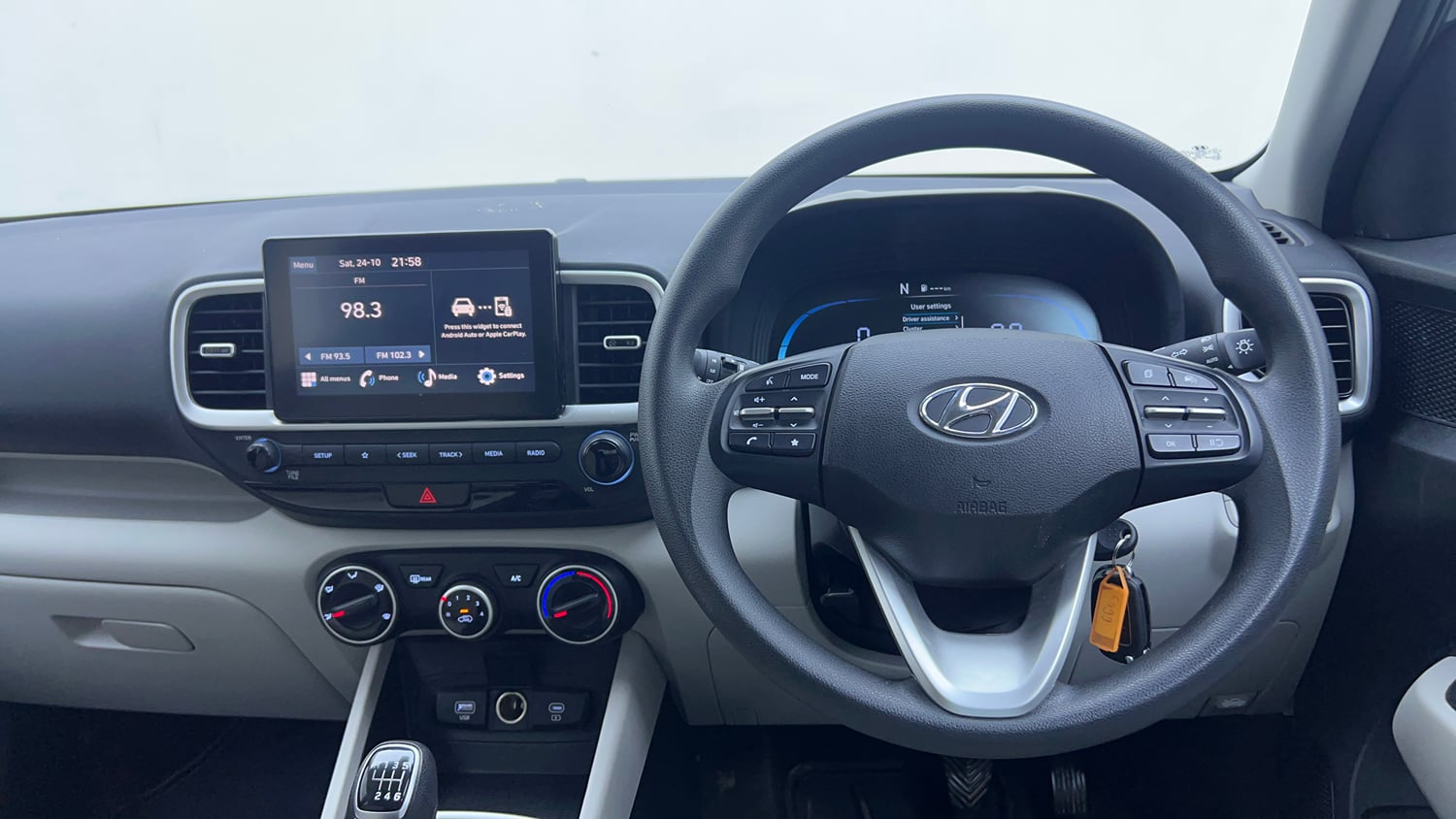 Used 2022 Hyundai Venue S(O) 1.0 Turbo iMT Petrol Manual interior STEERING VIEW
