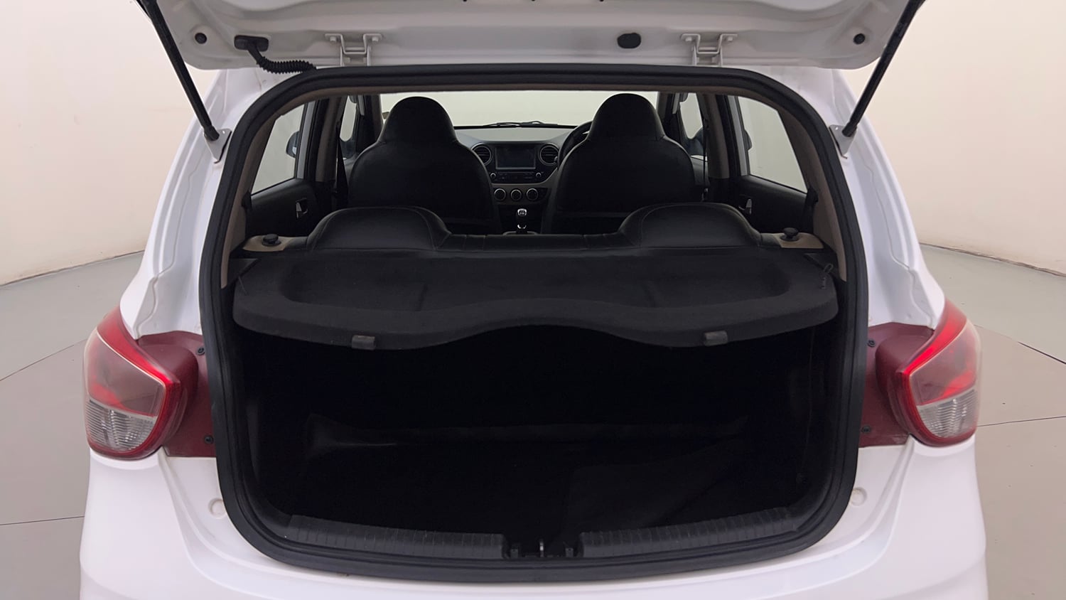 Used 2020 Hyundai Grand i10 Sportz 1.2 Kappa VTVT Petrol Manual interior DICKY INSIDE VIEW