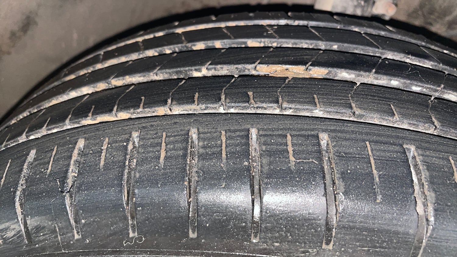 Used 2024 Maruti Suzuki Baleno Zeta AGS Petrol Automatic tyres RIGHT FRONT TYRE TREAD VIEW