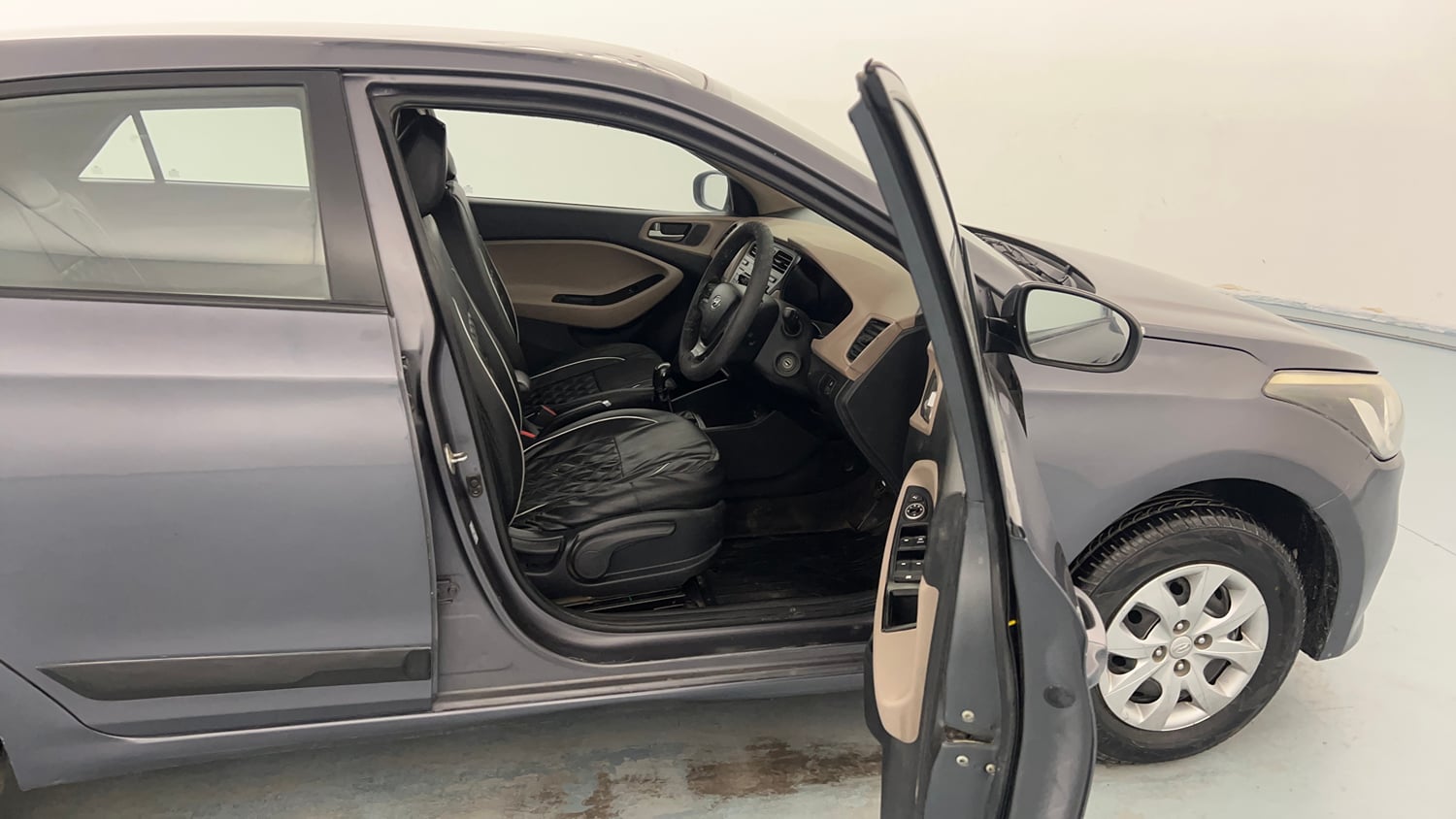 Used 2017 Hyundai Elite i20 Sportz 1.2 Petrol Manual interior RIGHT SIDE FRONT DOOR CABIN VIEW