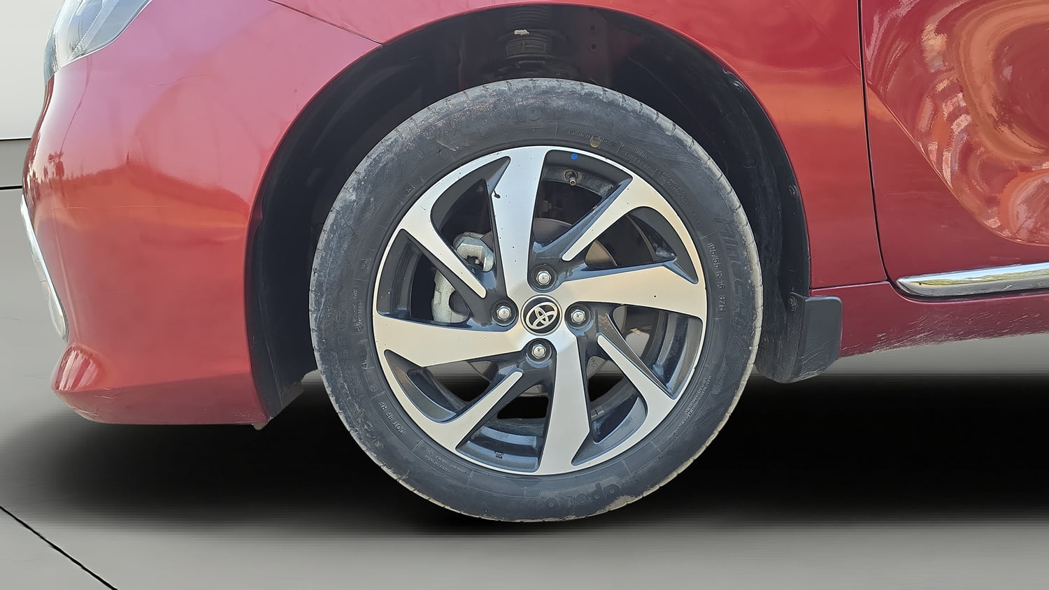 Used 2023 Toyota Glanza V Petrol Manual tyres LEFT FRONT TYRE RIM VIEW