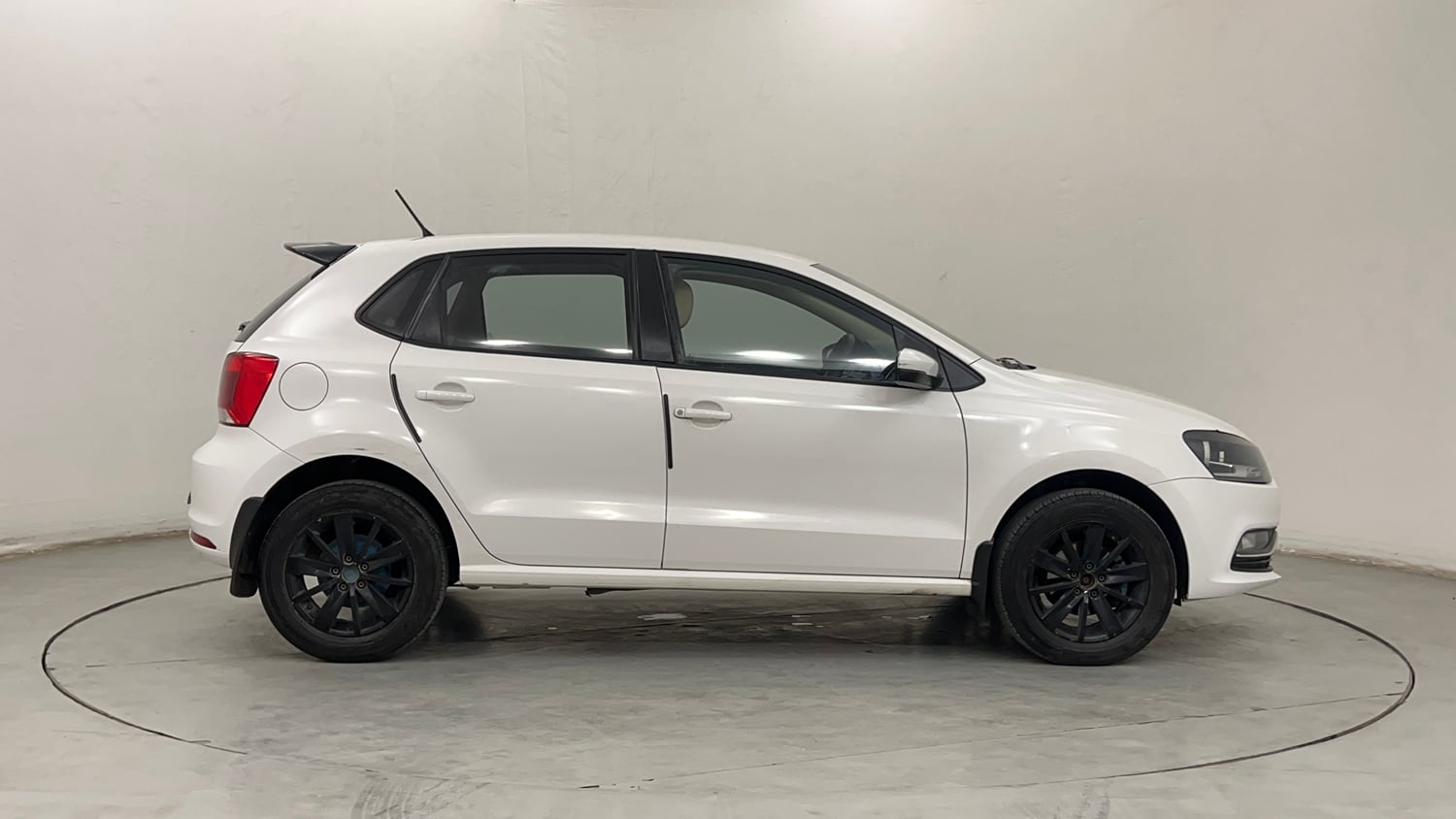 Used 2016 Volkswagen Polo Highline1.2L (P) Petrol Manual exterior RIGHT SIDE VIEW