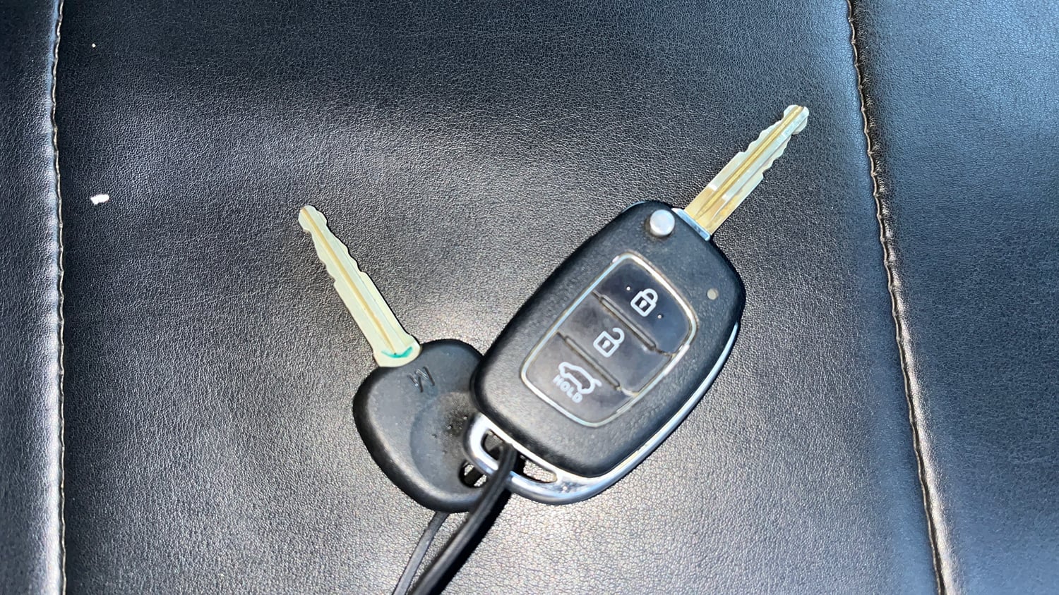 Used 2019 Hyundai Elite i20 Sportz Plus 1.2 Petrol Manual extra CAR KEY VIEW