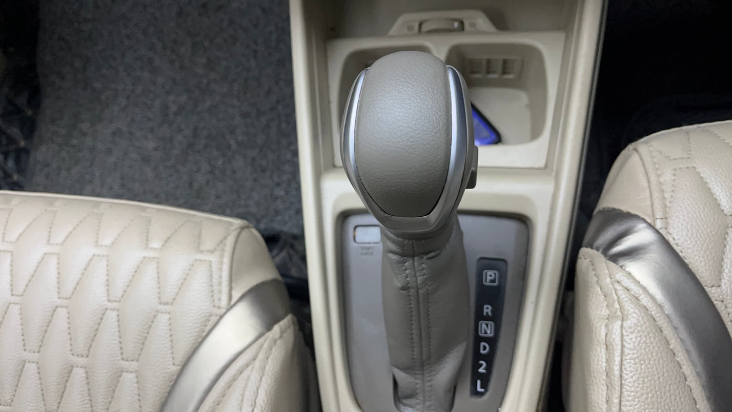 Used 2020 Maruti Suzuki New Ertiga ZXi AT Petrol Automatic interior GEAR  KNOB VIEW