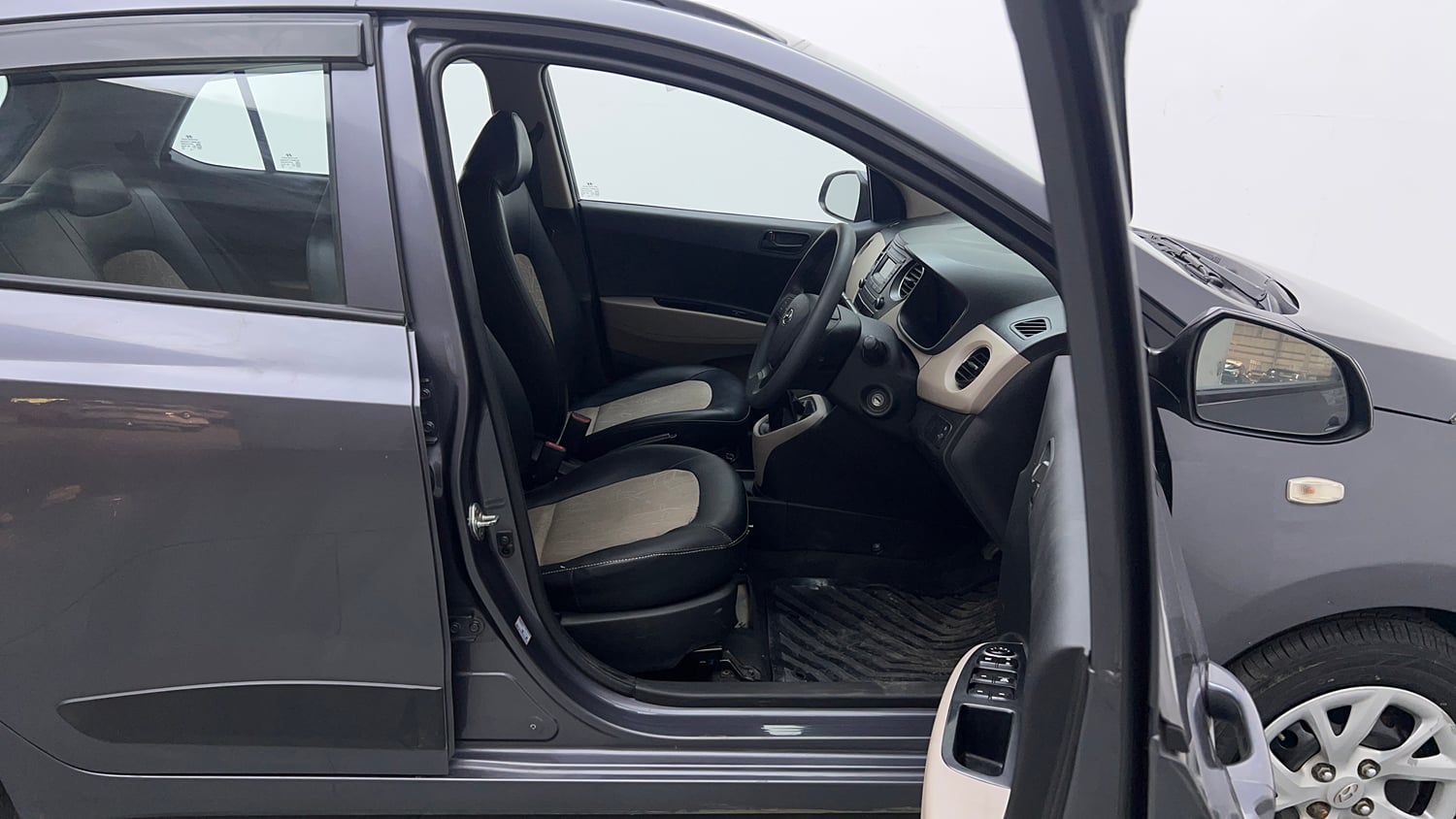 Used 2019 Hyundai Grand i10 Magna 1.2 Kappa VTVT Petrol Manual interior RIGHT SIDE FRONT DOOR CABIN VIEW