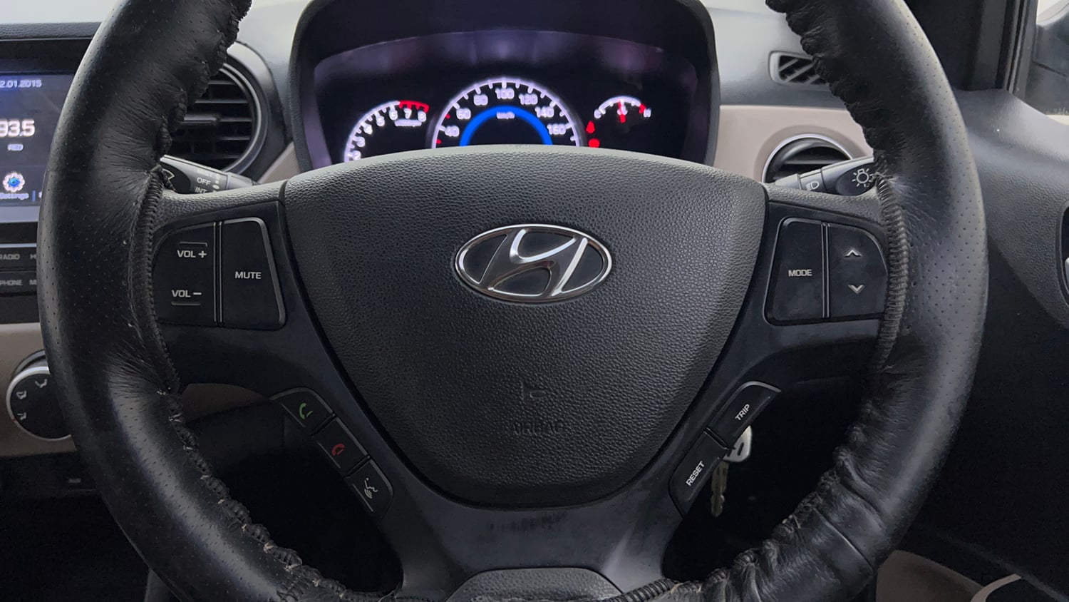 Used 2020 Hyundai Grand i10 Sportz 1.2 Kappa VTVT Petrol Manual top_features Airbags