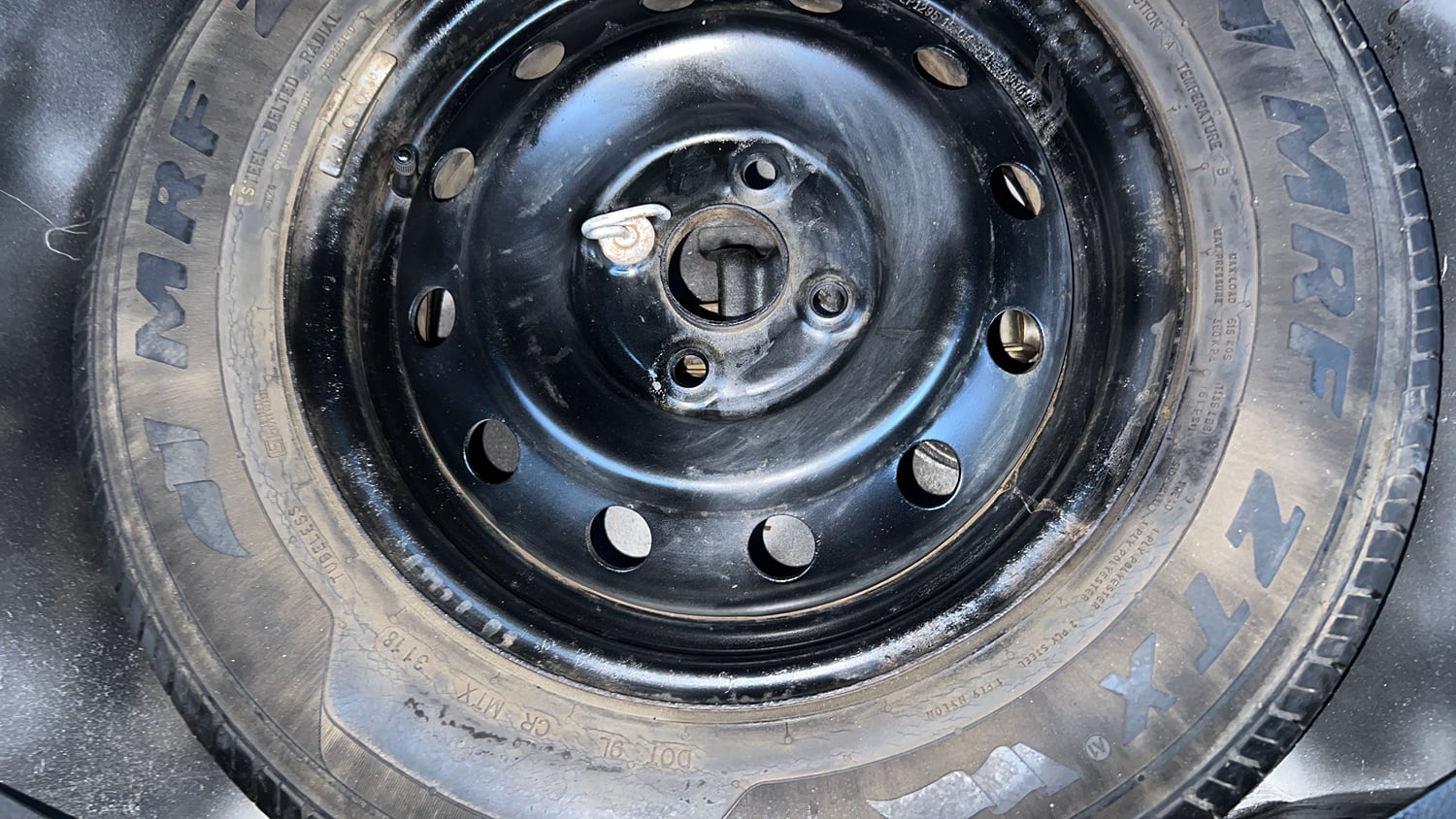Used 2015 Maruti Suzuki Swift VXi Petrol Manual tyres SPARE TYRE VIEW