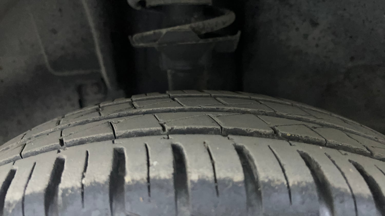 Used 2020 Renault Kwid RXL 1.0 AMT Petrol Automatic tyres LEFT FRONT TYRE TREAD VIEW