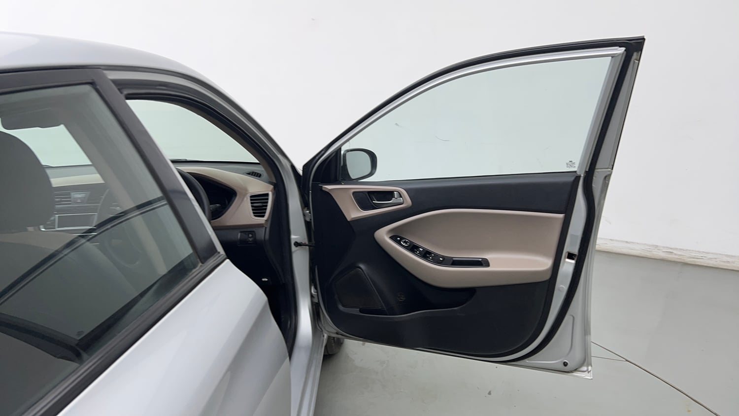 Used 2016 Hyundai Elite i20 Sportz 1.2 Petrol Manual interior RIGHT FRONT DOOR OPEN VIEW