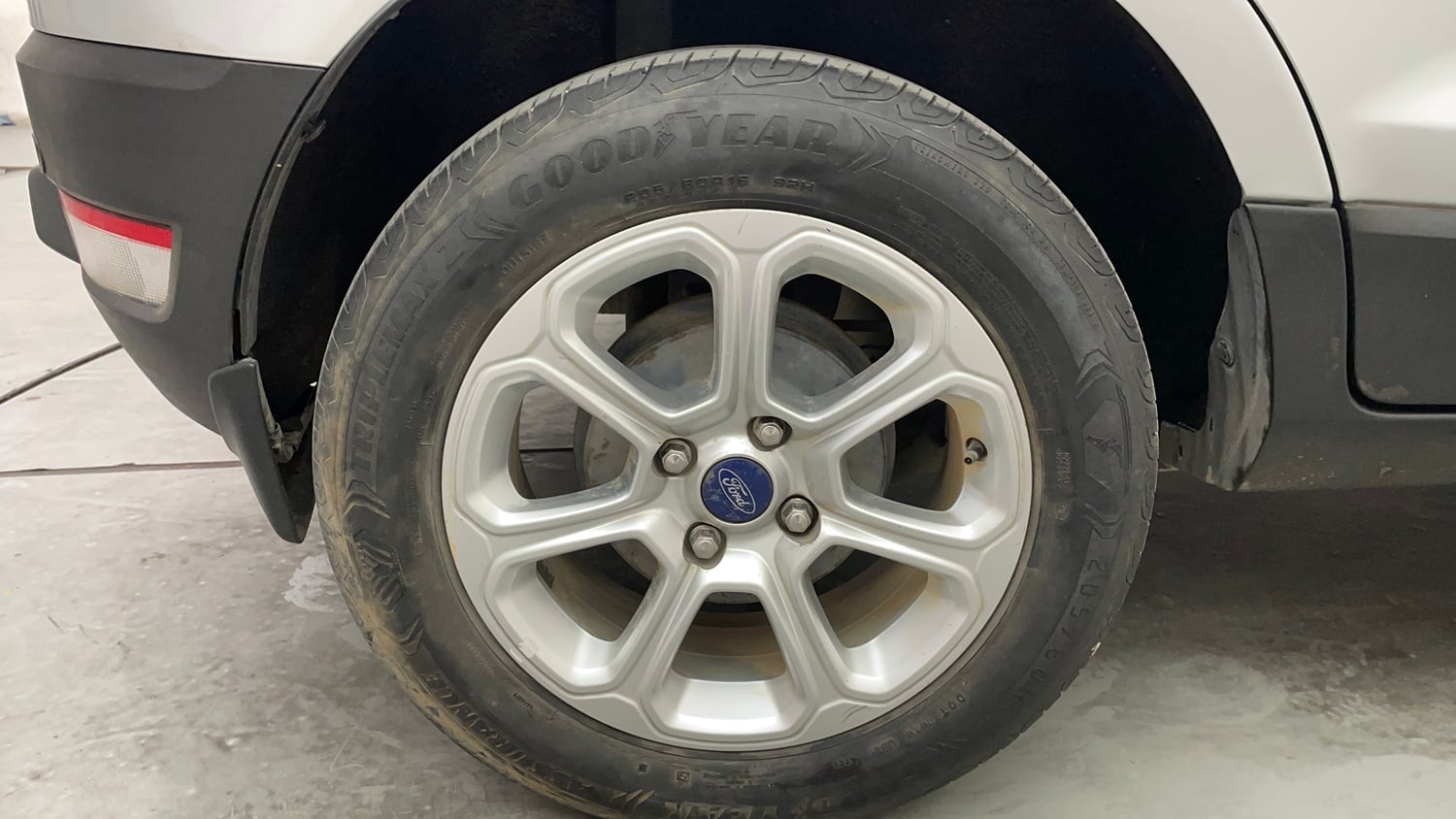 Used 2019 Ford EcoSport Titanium + 1.5L TDCi Diesel Manual tyres RIGHT REAR TYRE RIM VIEW