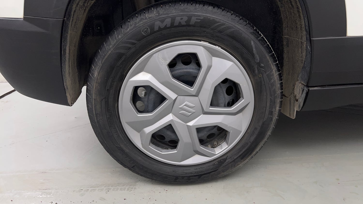 Used 2023 Maruti Suzuki Brezza VXi Petrol Manual tyres RIGHT REAR TYRE RIM VIEW