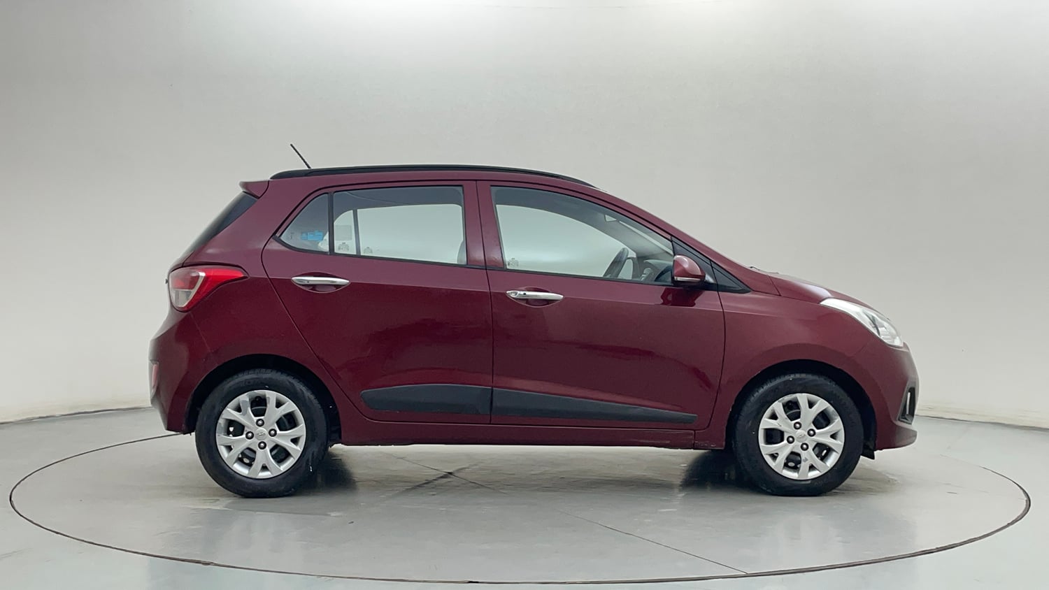 Used 2013 Hyundai Grand i10 Sportz 1.1 CRDi Diesel Manual exterior RIGHT SIDE VIEW