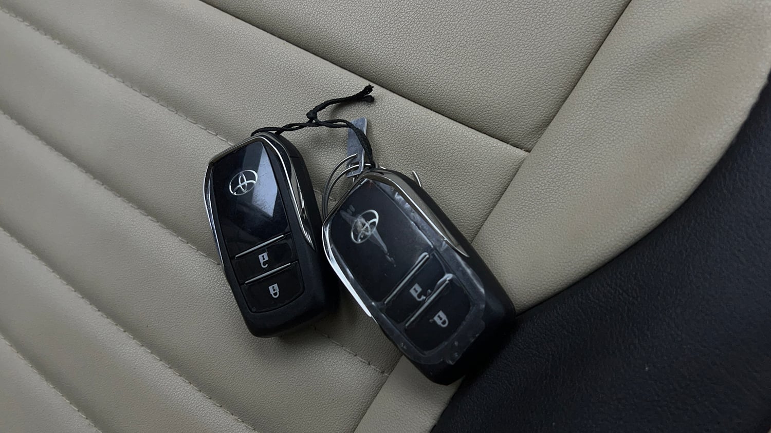 Used 2022 Toyota Innova Crysta VX 2.7 7 STR Petrol Manual extra CAR KEY VIEW