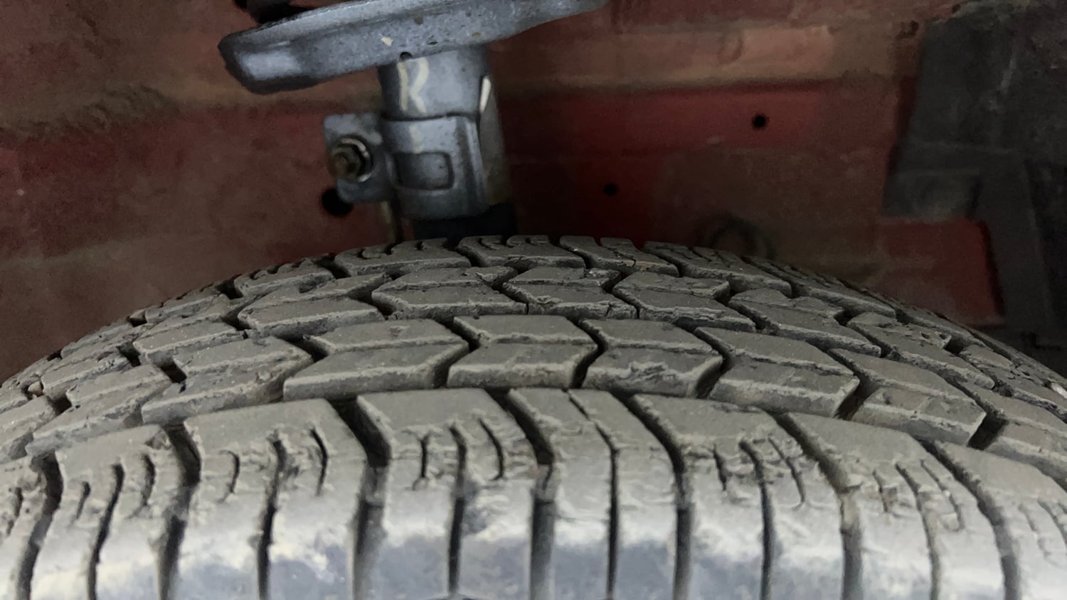 Used 2014 Maruti Suzuki Swift VXi Petrol Manual tyres RIGHT FRONT TYRE TREAD VIEW