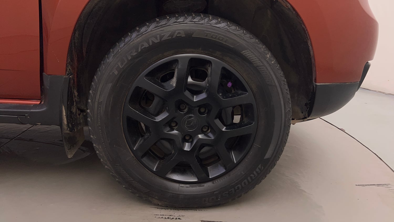 Used 2016 Renault Duster RXL Petrol Petrol Manual tyres RIGHT FRONT TYRE RIM VIEW