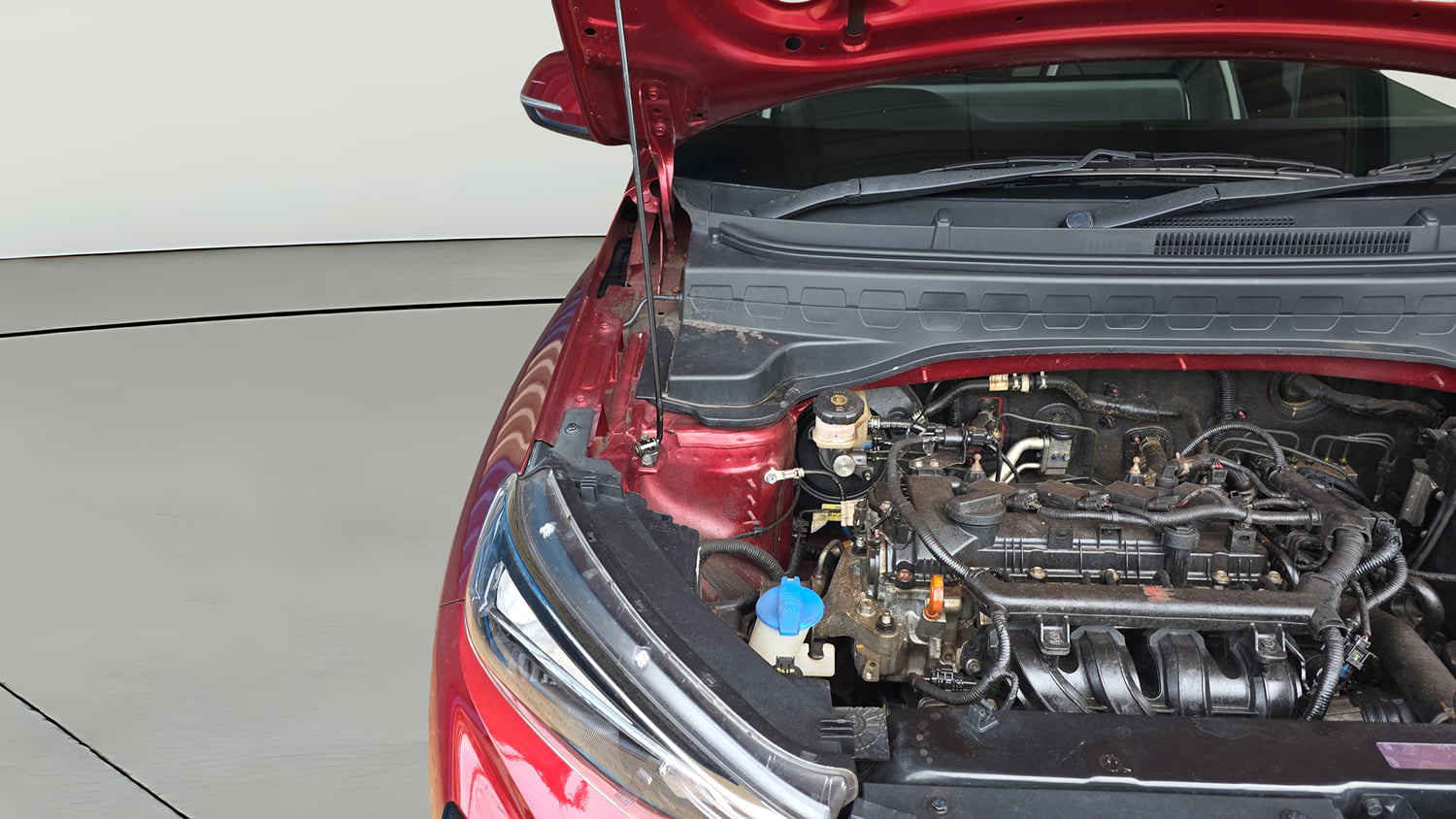 Used 2022 Kia Sonet HTK Plus 1.2 Petrol Manual engine ENGINE RIGHT SIDE HINGE & APRON VIEW