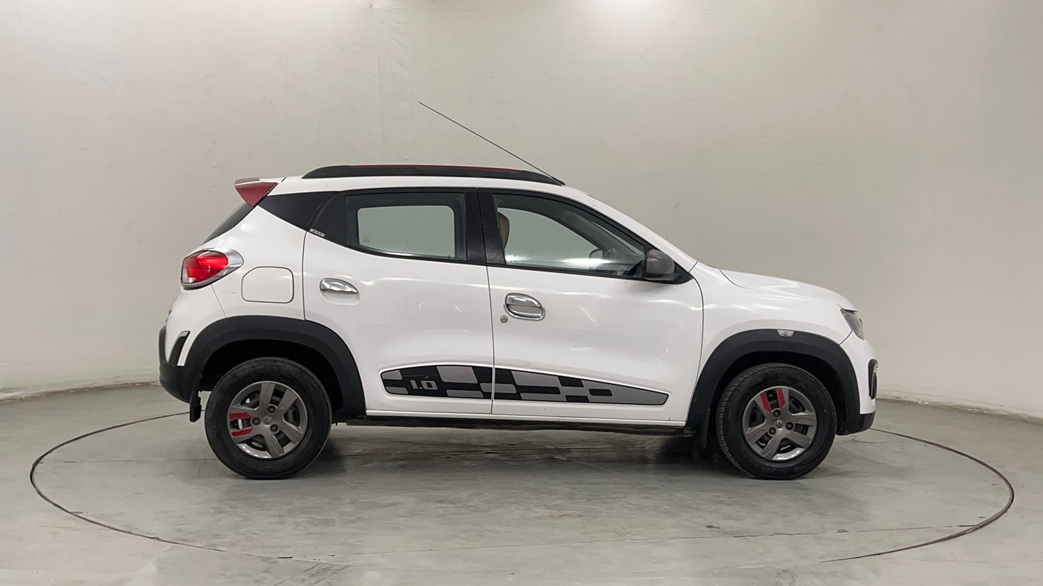 Used 2017 Renault Kwid 1.0 RXT AMT Petrol Automatic exterior RIGHT SIDE VIEW