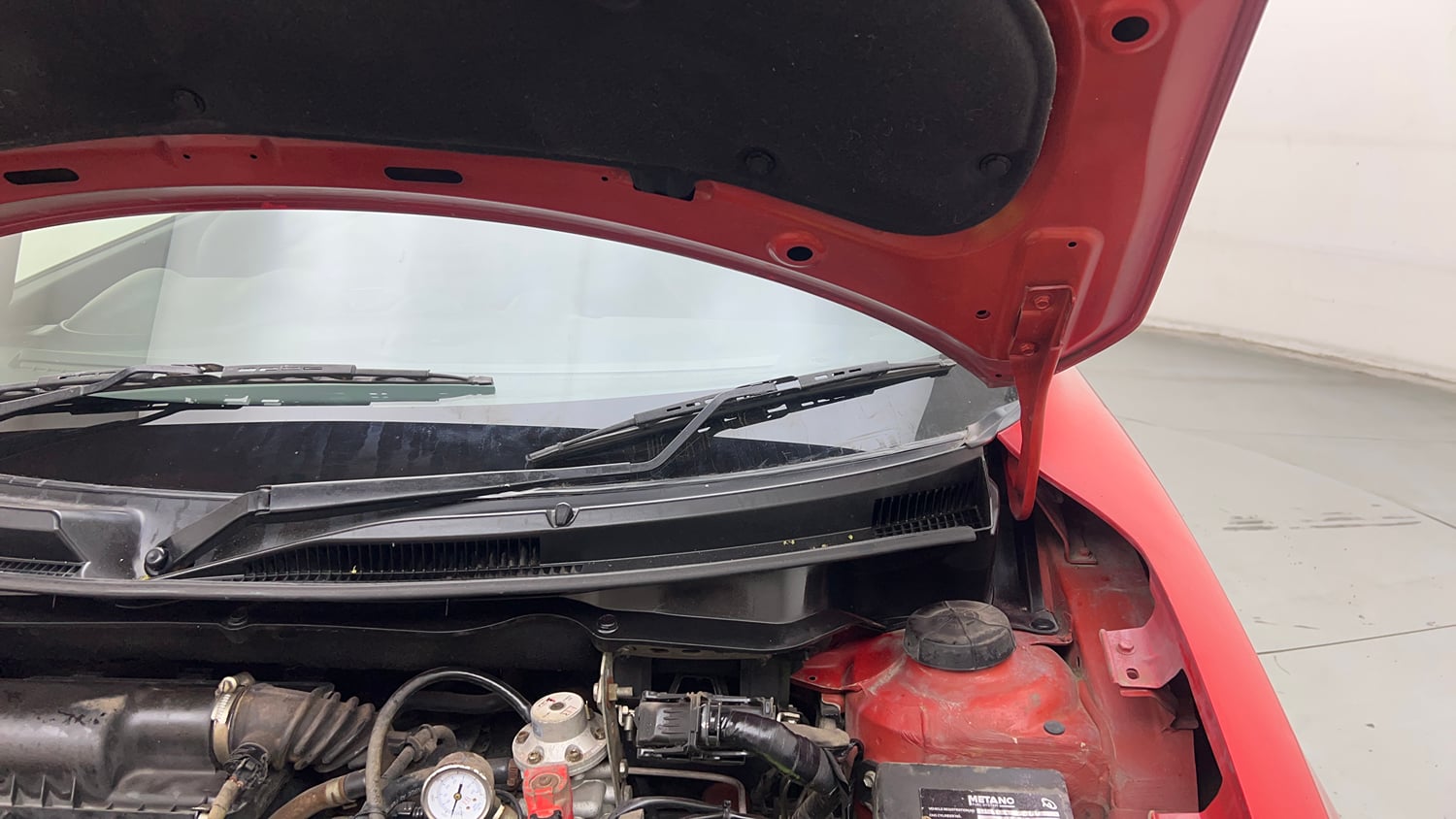 Used 2018 Maruti Suzuki Swift VXI CNG (Outside Fitted) Cng Manual engine ENGINE LEFT SIDE HINGE & APRON VIEW