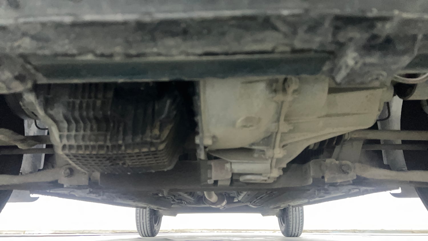 Used 2020 Renault Kwid RXL 1.0 AMT Petrol Automatic extra FRONT LEFT UNDERBODY VIEW
