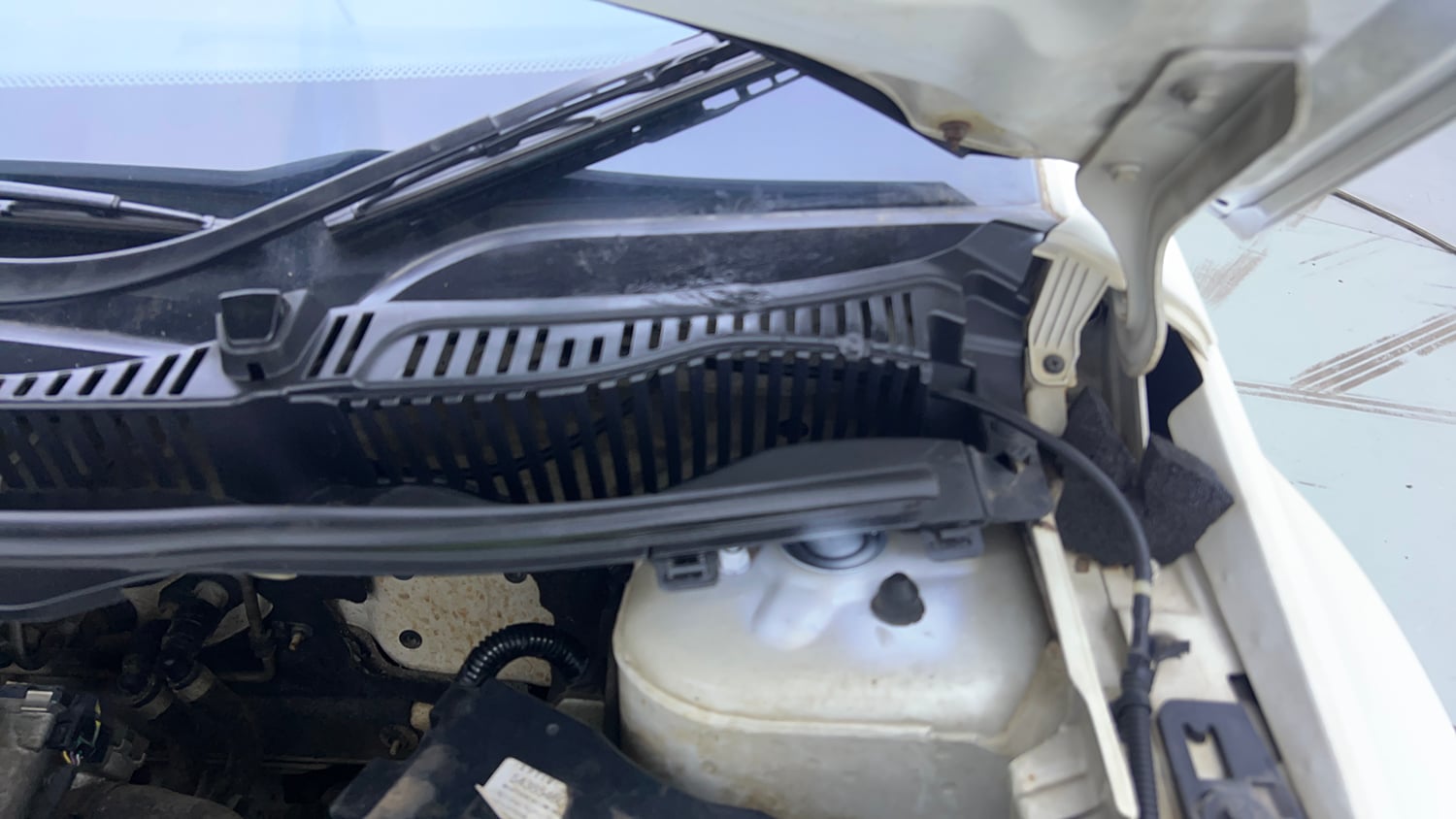 Used 2020 Tata Nexon XZA Plus Petrol Petrol Automatic engine ENGINE LEFT SIDE HINGE & APRON VIEW