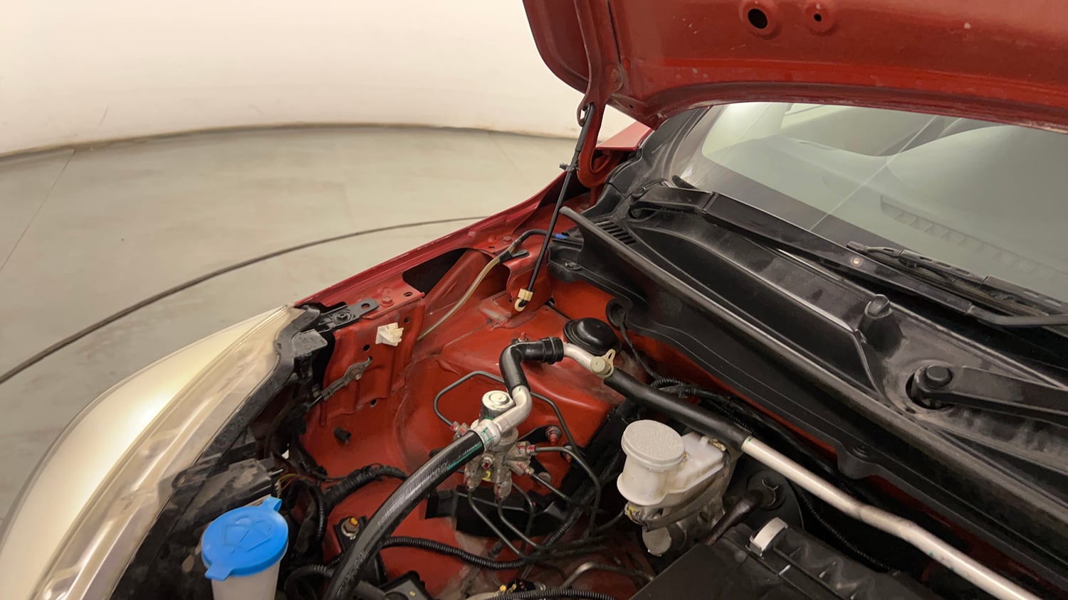 Used 2014 Maruti Suzuki Celerio VXi AMT Petrol Automatic engine ENGINE RIGHT SIDE HINGE & APRON VIEW