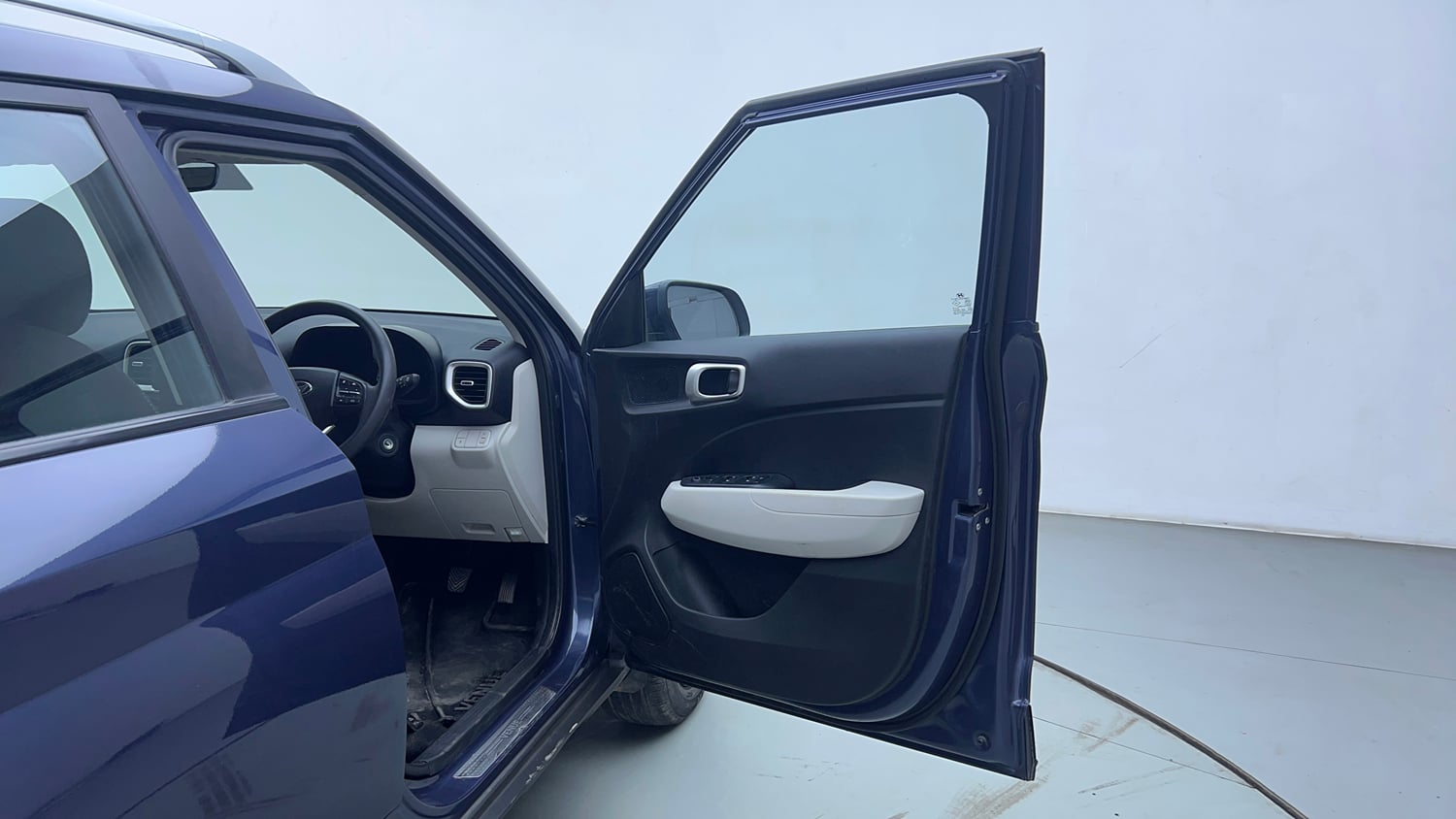 Used 2022 Hyundai Venue S(O) 1.0 Turbo iMT Petrol Manual interior RIGHT FRONT DOOR OPEN VIEW