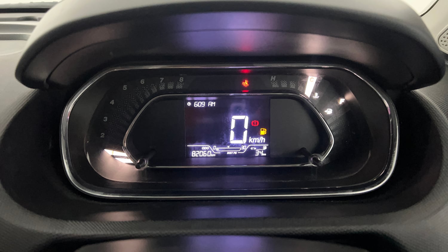 Used 2022 Tata Tiago XZ Petrol Manual interior CLUSTERMETER VIEW