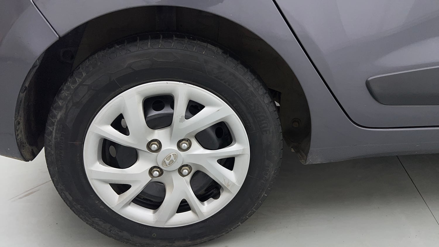 Used 2019 Hyundai Grand i10 Magna 1.2 Kappa VTVT Petrol Manual tyres RIGHT REAR TYRE RIM VIEW