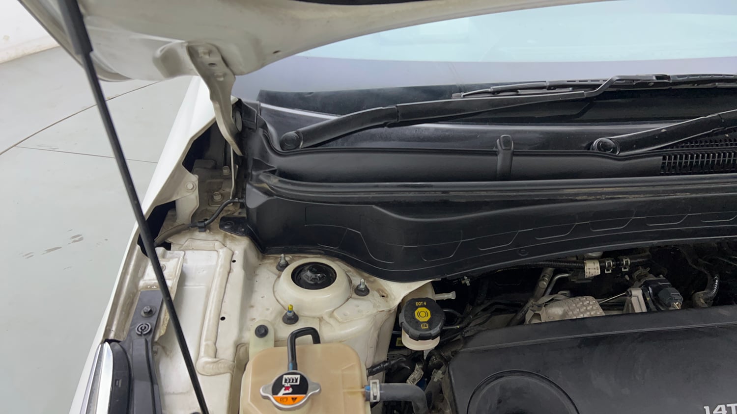 Used 2023 Kia Seltos GTX Plus 1.4 DCT Petrol Automatic engine ENGINE RIGHT SIDE HINGE & APRON VIEW