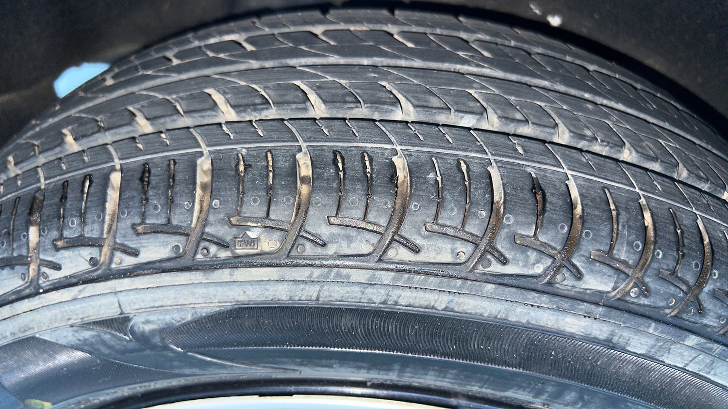 Used 2017 Maruti Suzuki Baleno Delta 1.2 Petrol Manual tyres RIGHT REAR TYRE TREAD VIEW
