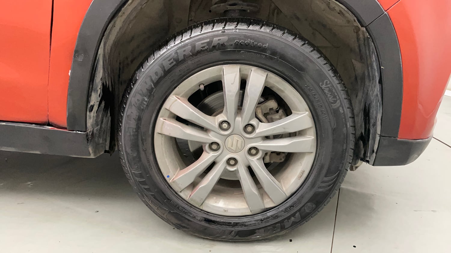 Used 2017 Maruti Suzuki Vitara Brezza ZDi+ Dual Tone Diesel Manual tyres RIGHT FRONT TYRE RIM VIEW