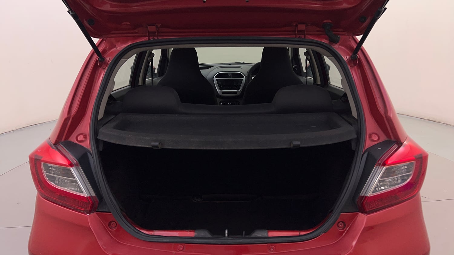 Used 2017 Tata Tiago Revotorq XT Diesel Manual interior DICKY INSIDE VIEW