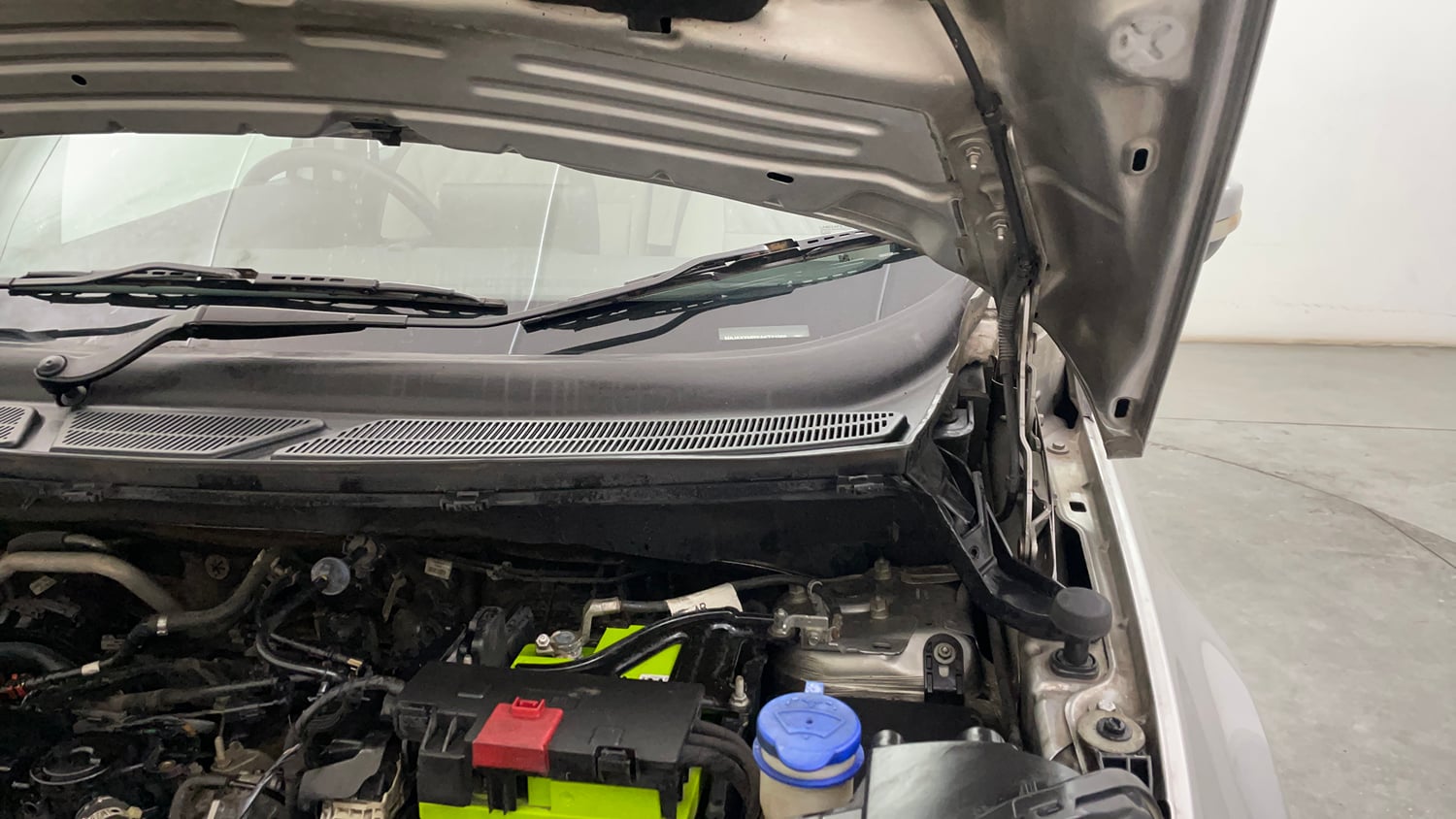 Used 2019 Ford EcoSport Titanium + 1.5L TDCi Diesel Manual engine ENGINE LEFT SIDE HINGE & APRON VIEW