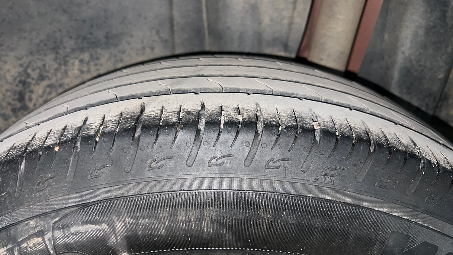 Used 2023 Maruti Suzuki Brezza Zxi Dual Tone Petrol Manual tyres LEFT REAR TYRE TREAD VIEW