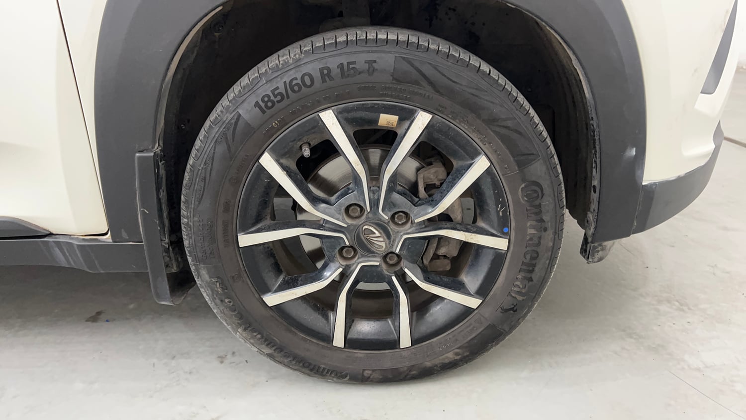 Used 2018 Mahindra KUV100 NXT K8 D 6 STR Diesel Manual tyres RIGHT FRONT TYRE RIM VIEW