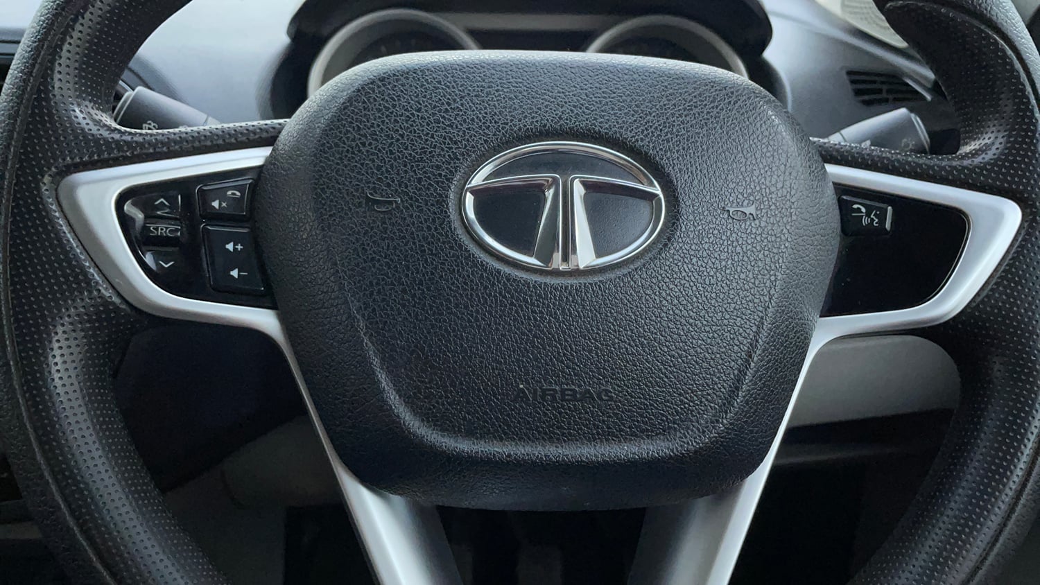 Used 2017 Tata Tiago Revotron XZ Petrol Manual top_features Airbags