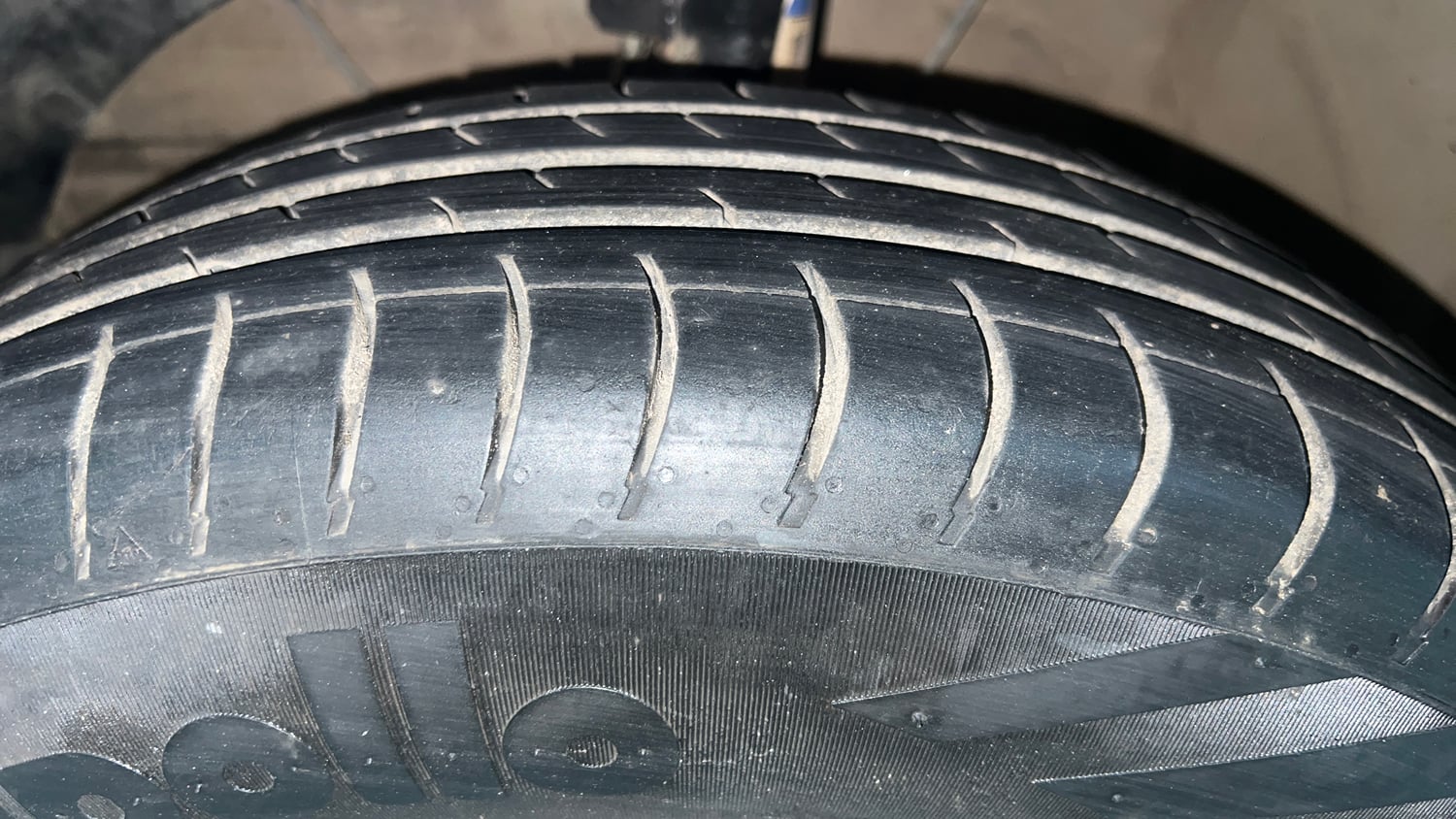 Used 2018 Maruti Suzuki Swift VXi Petrol Manual tyres LEFT FRONT TYRE TREAD VIEW