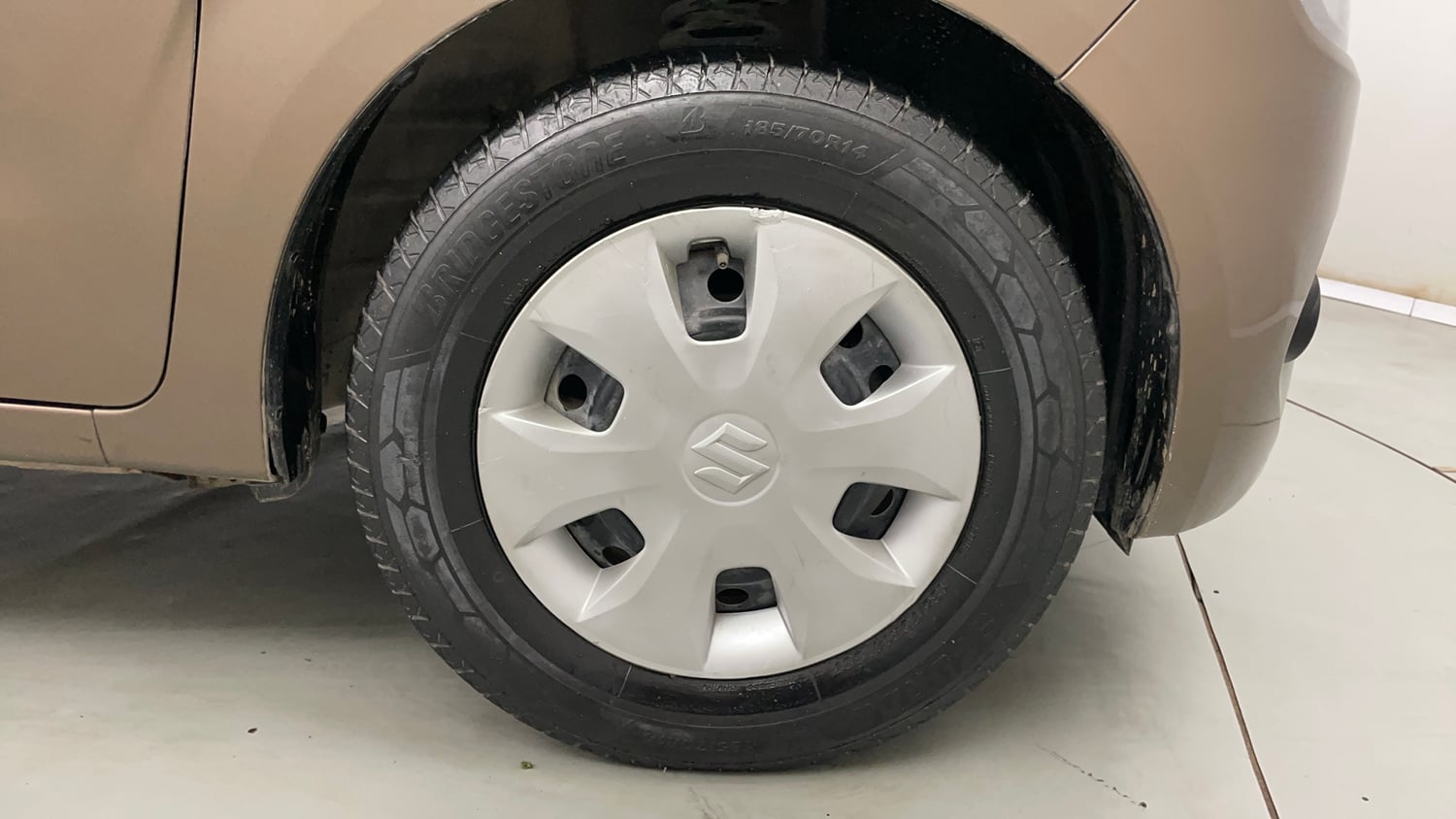 Used 2022 Maruti Suzuki Wagon R ZXI 1.2 Petrol Manual tyres RIGHT FRONT TYRE RIM VIEW