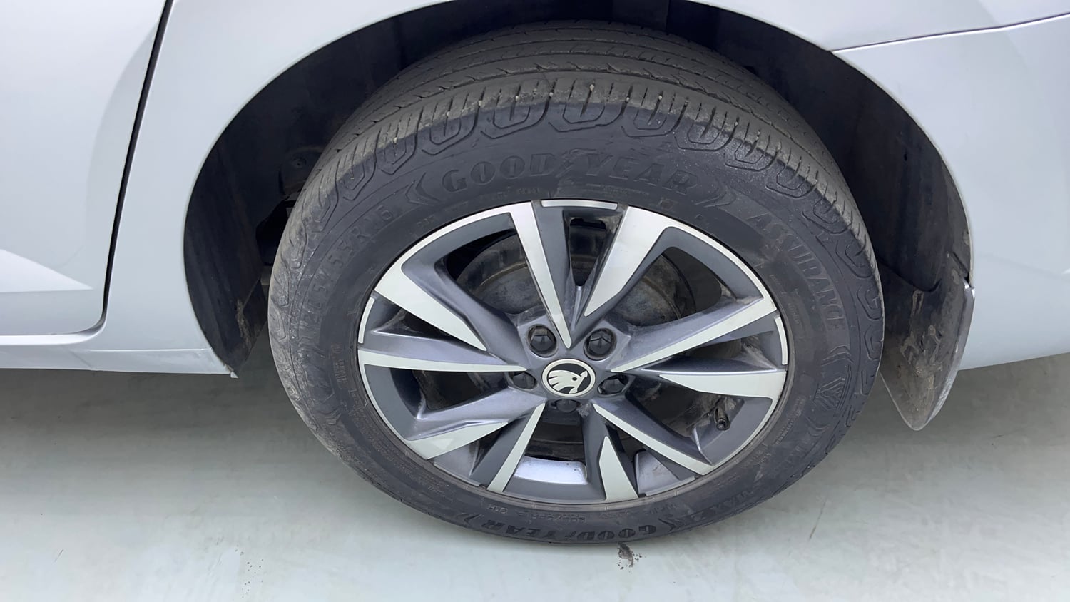 Used 2022 Skoda Slavia Style 1.0L TSI AT Petrol Automatic tyres LEFT REAR TYRE RIM VIEW