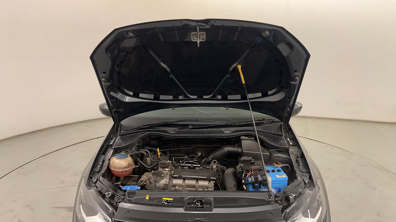 Used 2016 Volkswagen Polo Highline1.2L (P) Petrol Manual engine ENGINE & BONNET OPEN FRONT VIEW