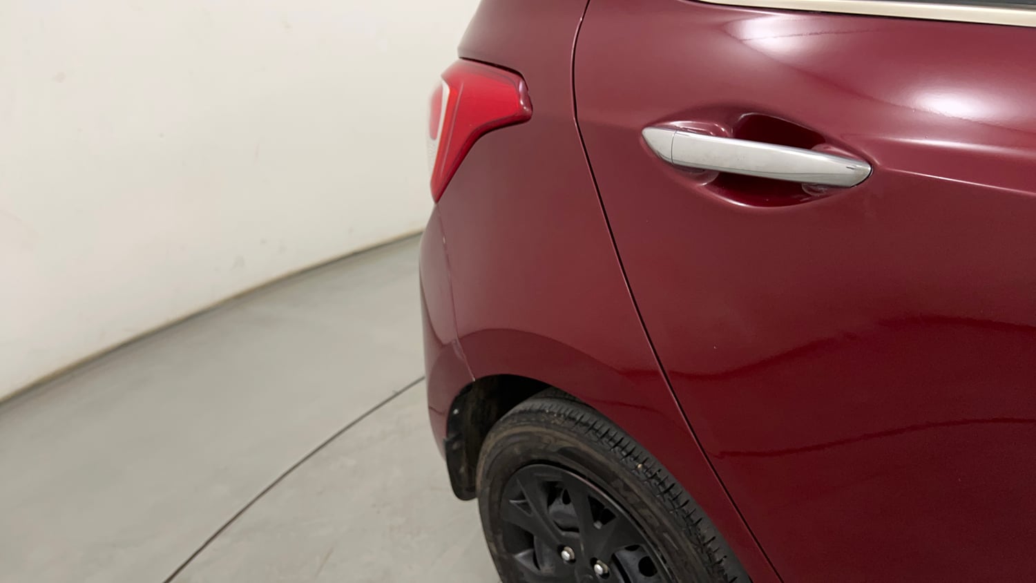 Used 2016 Hyundai Grand i10 Sportz 1.2 Kappa VTVT Petrol Manual dents MINOR SCRATCH
