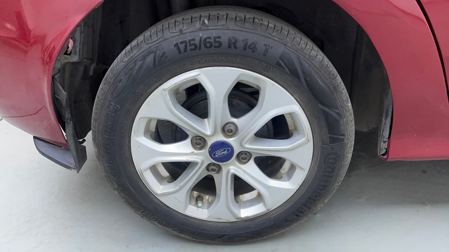 Used 2016 Ford Figo Aspire Titanium1.5 TDCi Diesel Manual tyres RIGHT REAR TYRE RIM VIEW