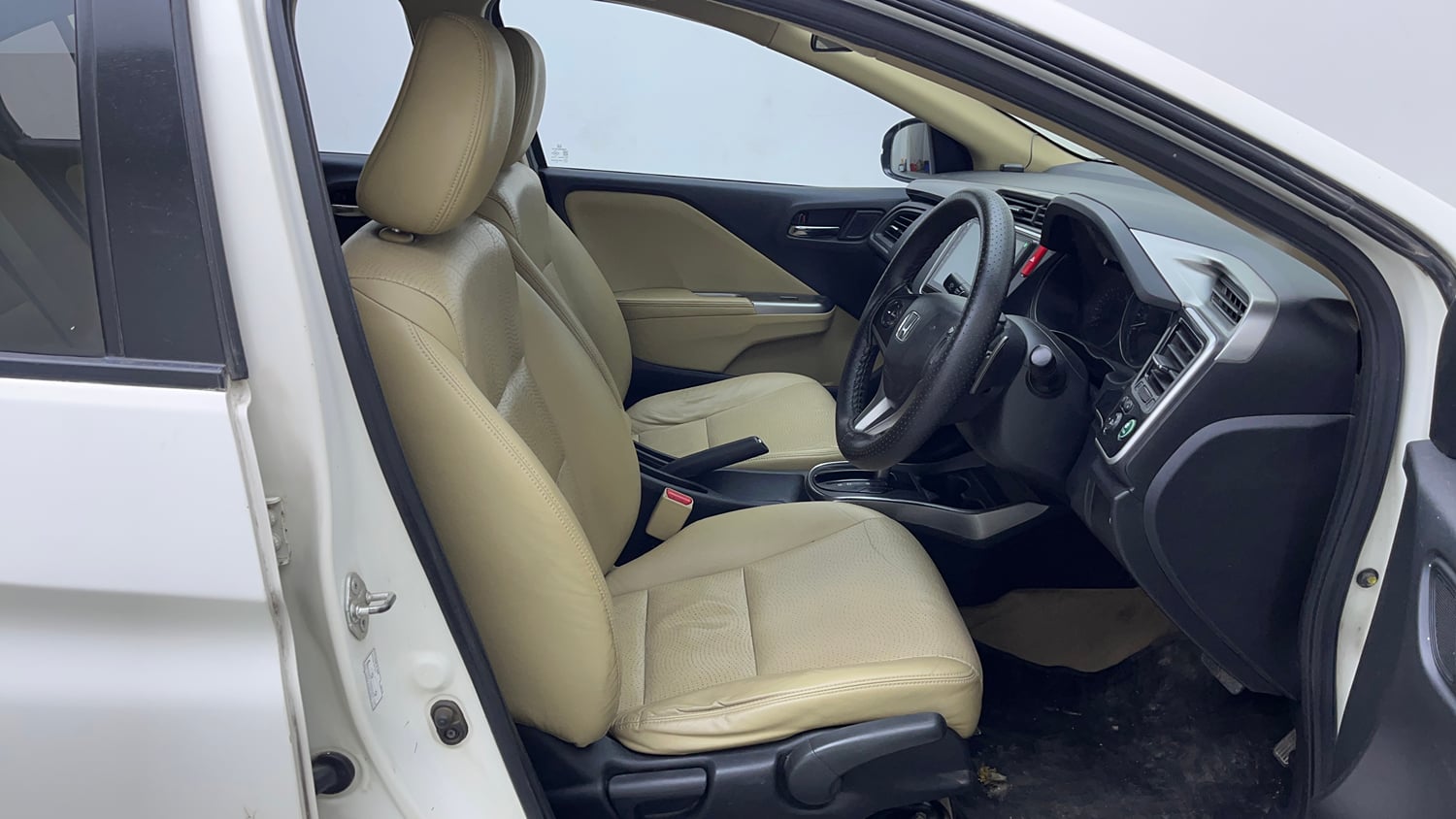 Used 2015 Honda City VX CVT Petrol Automatic interior RIGHT SIDE FRONT DOOR CABIN VIEW