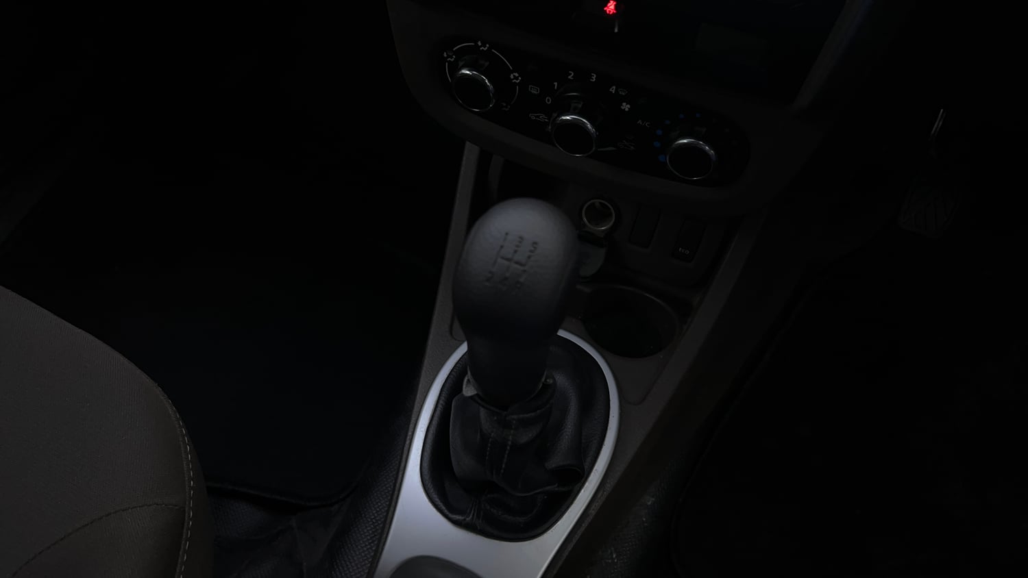 Used 2016 Renault Duster RXL Petrol Petrol Manual interior GEAR  KNOB VIEW