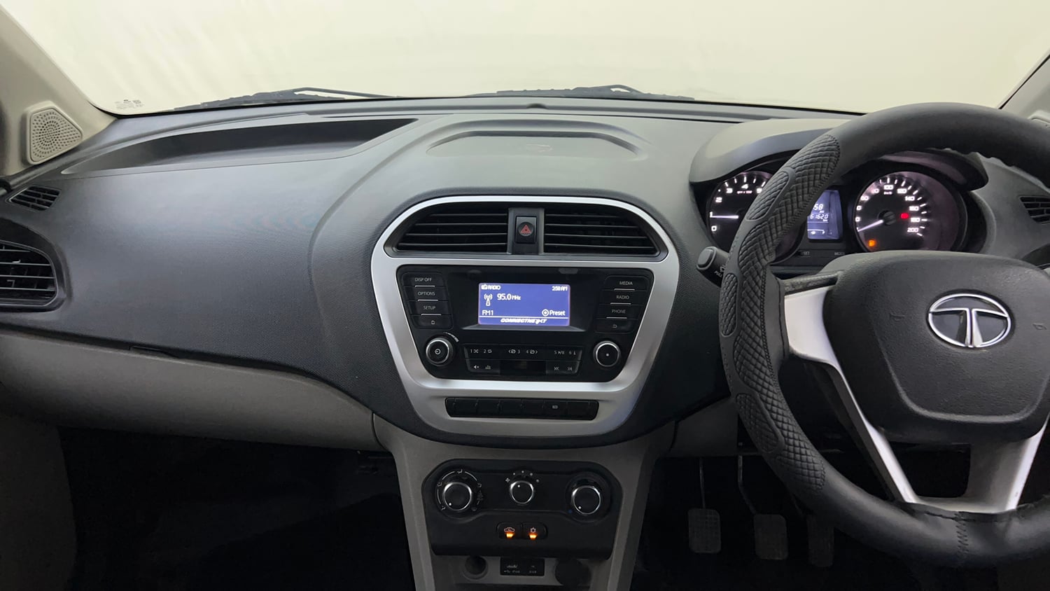 Used 2017 Tata Tiago Revotorq XT Diesel Manual interior MUSIC SYSTEM & AC CONTROL VIEW