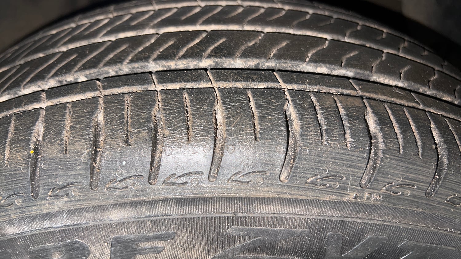 Used 2023 Hyundai Grand i10 Nios Sportz 1.2 Kappa VTVT Petrol Manual tyres RIGHT FRONT TYRE TREAD VIEW