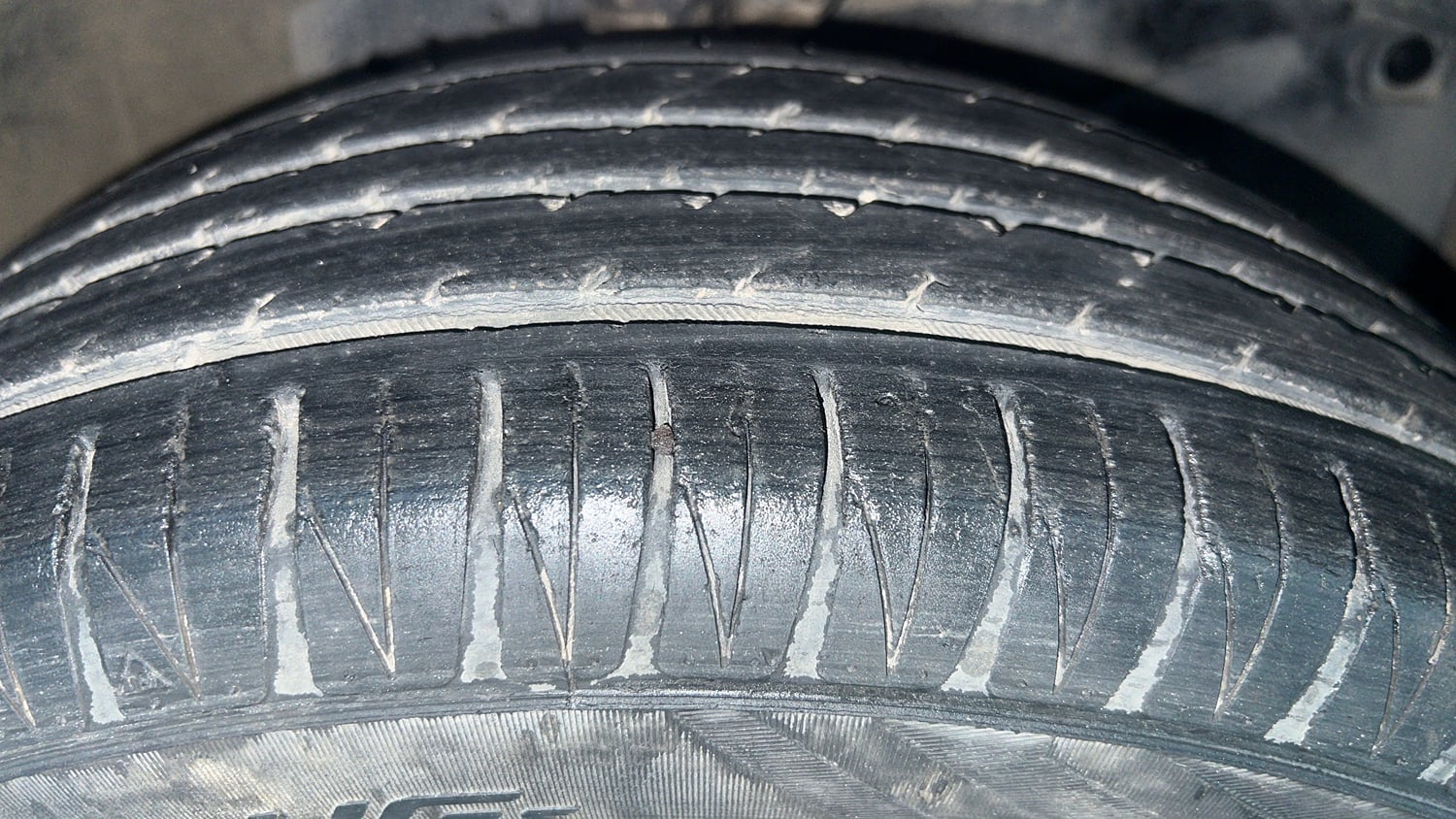 Used 2014 Honda Amaze 1.2 S i-VTEC Petrol Manual tyres RIGHT FRONT TYRE TREAD VIEW