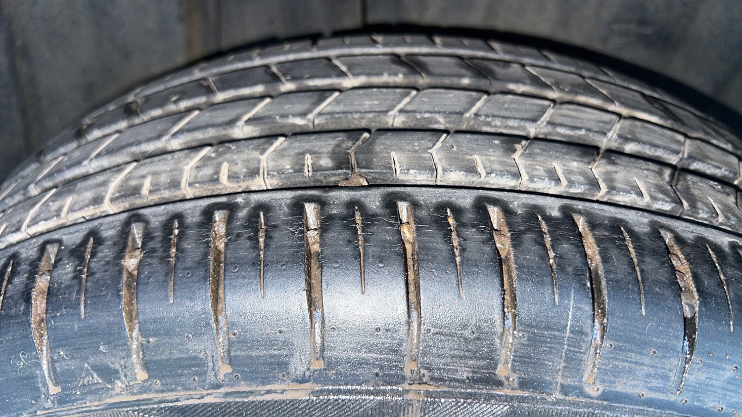 Used 2022 Toyota Glanza V Petrol Manual tyres RIGHT REAR TYRE TREAD VIEW