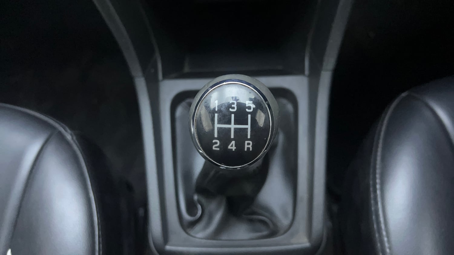 Used 2017 Maruti Suzuki Vitara Brezza [2016-2020] ZDi Plus Diesel Manual interior GEAR  KNOB VIEW